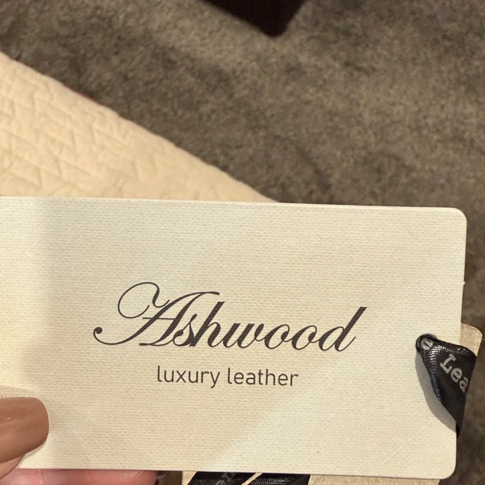 Luxury Leather shoulder bag by Ashwood - Picture 6 of 11
